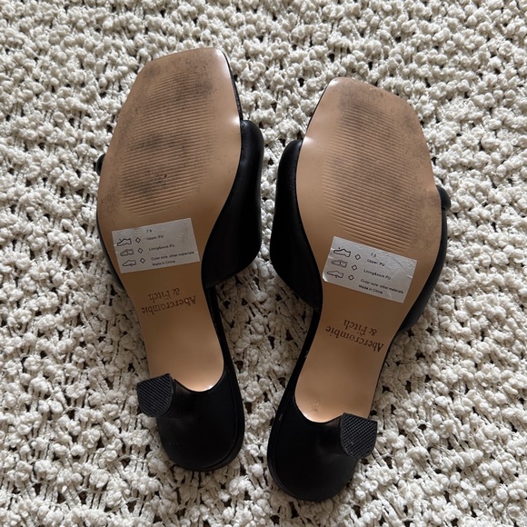 🖤 Abercrombie & Fitch Puffy Twist Heels 🖤 - Picture 7 of 7
